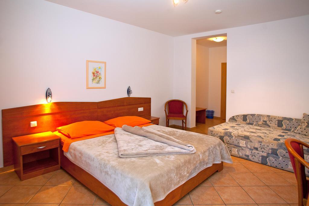 Guesthouse Villa Adria مالينسكا المظهر الخارجي الصورة