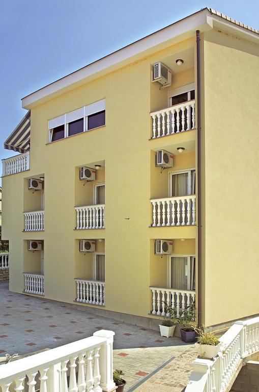 Guesthouse Villa Adria مالينسكا المظهر الخارجي الصورة